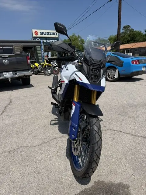 2026 Suzuki V-Strom 800 DE – Lipscomb Moto – Bowie, Texas