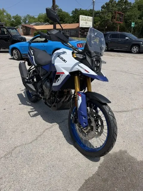 2026 Suzuki V-Strom 800 DE – Lipscomb Moto – Bowie, Texas